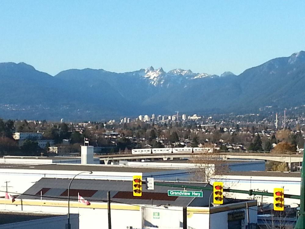 401 Inn Burnaby Bagian luar foto