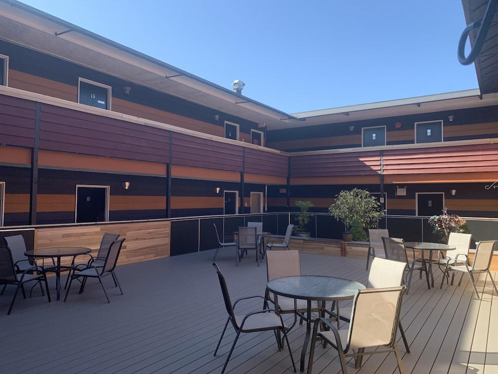 401 Inn Burnaby Bagian luar foto