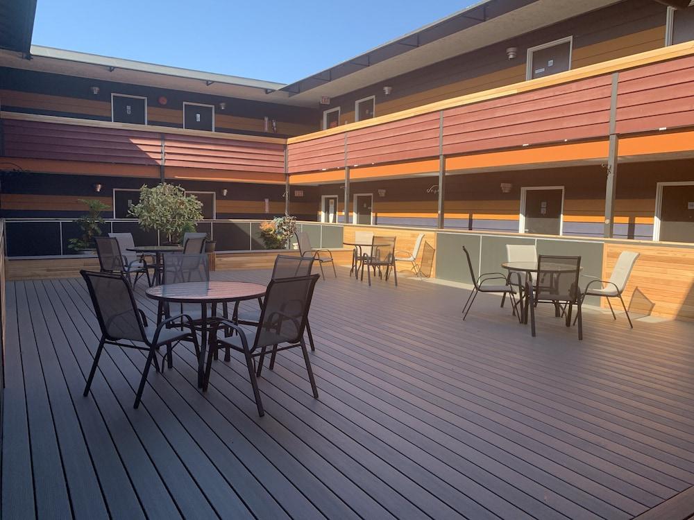 401 Inn Burnaby Bagian luar foto