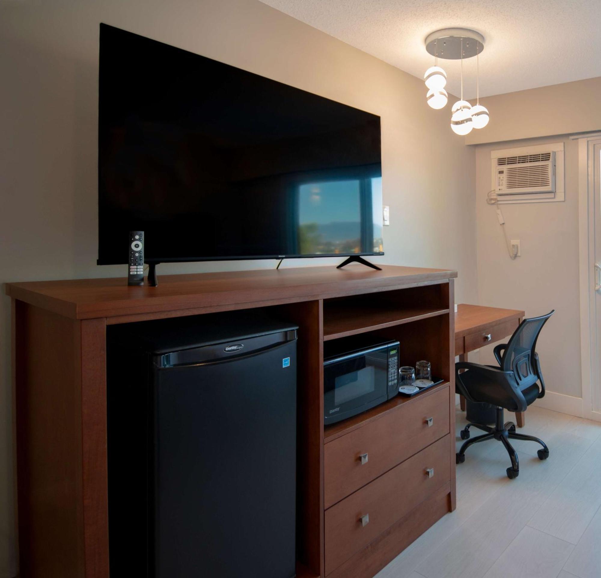 401 Inn Burnaby Bagian luar foto