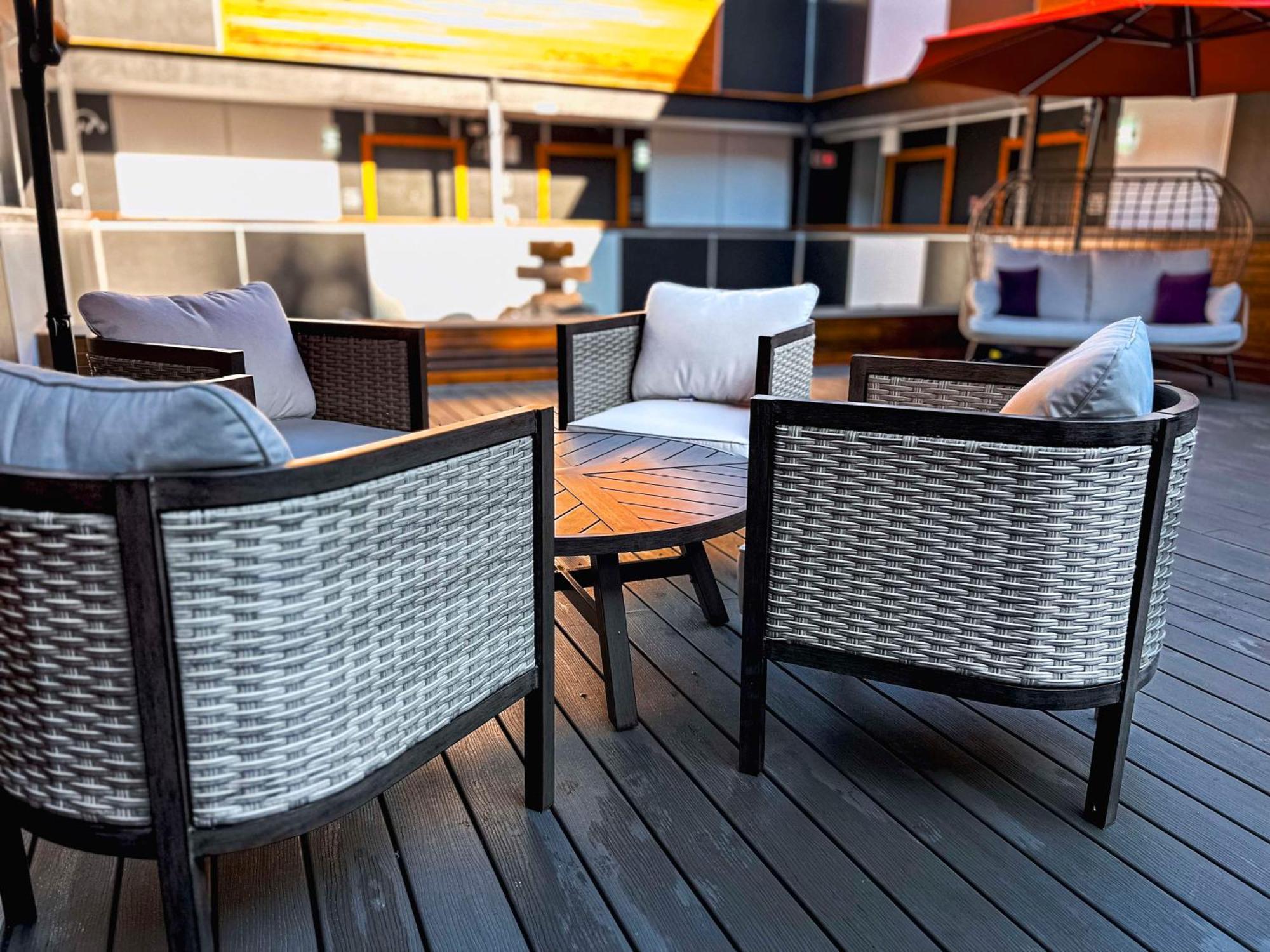 401 Inn Burnaby Bagian luar foto