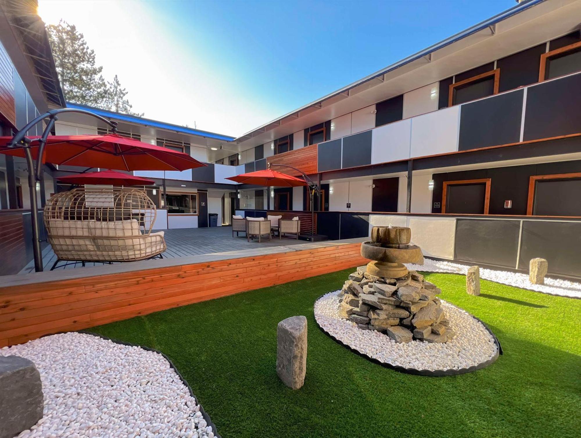 401 Inn Burnaby Bagian luar foto