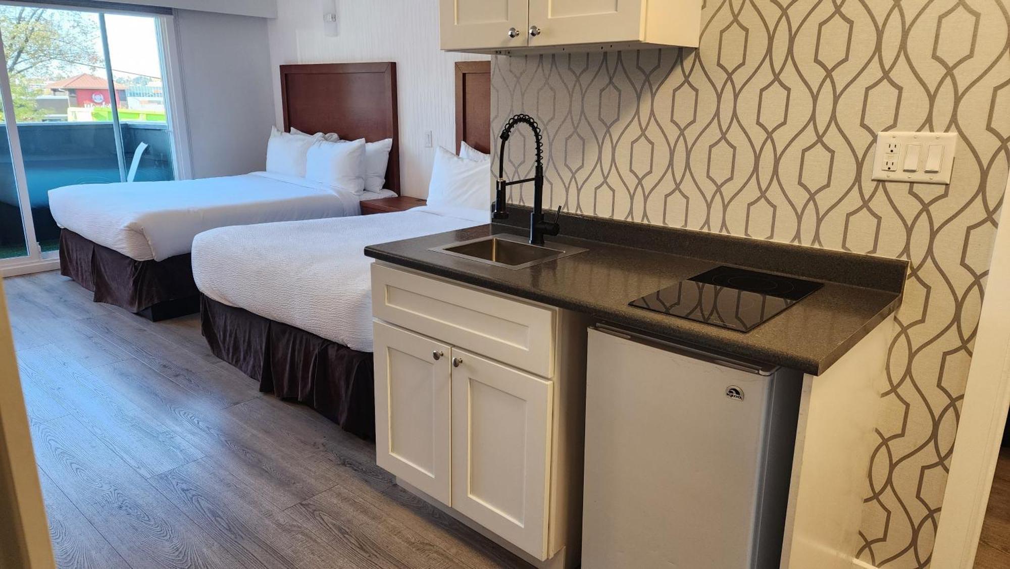 401 Inn Burnaby Bagian luar foto