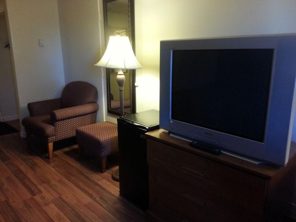 401 Inn Burnaby Bagian luar foto