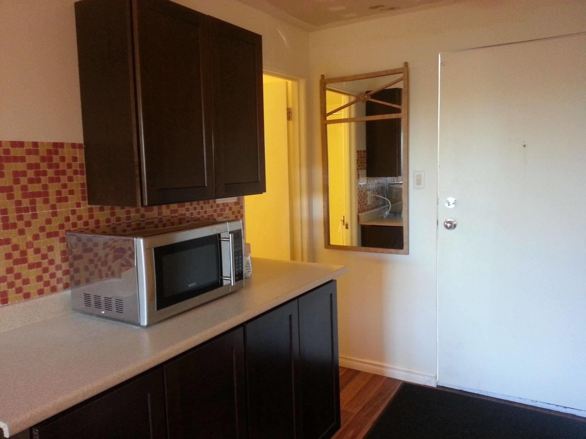 401 Inn Burnaby Bagian luar foto