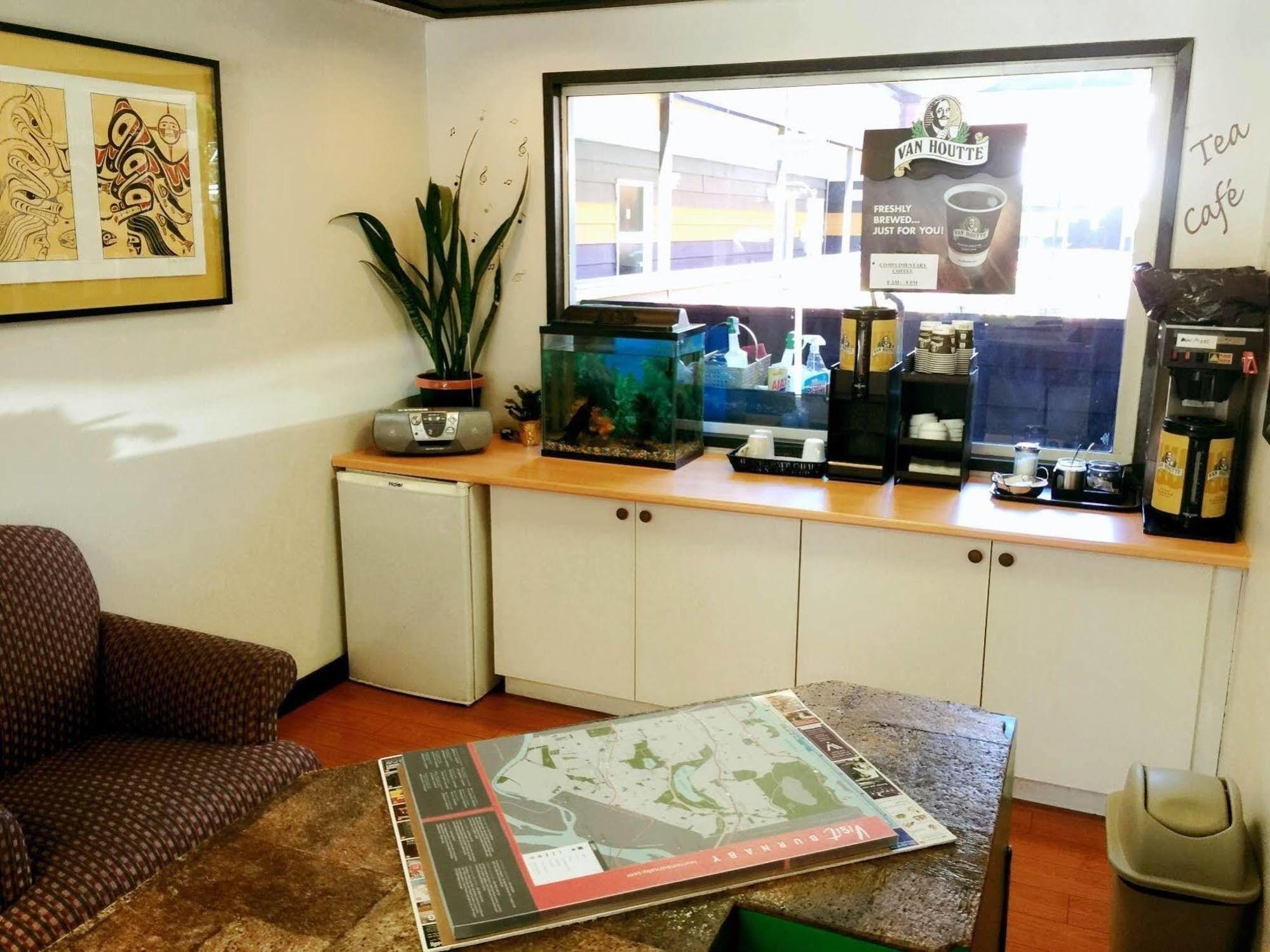 401 Inn Burnaby Bagian luar foto